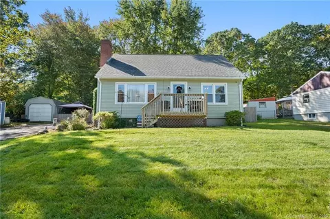 32 Fielding Ter, Montville, CT 06382