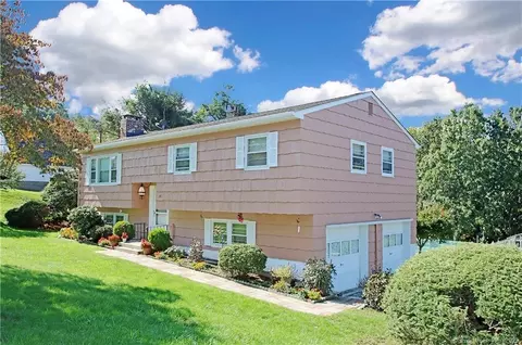 26 Sunrise Rd, Danbury, CT 06810