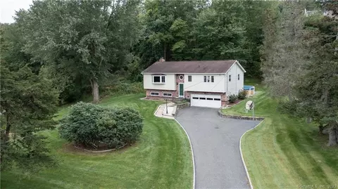 13 Mendes Rd, Danbury, CT 06811