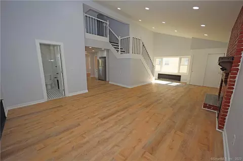 49 Crescent St, West Hartford, CT 06119