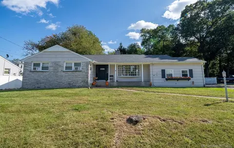 748 W Main St, West Haven, CT 06516
