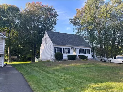 196 Pine Ln Ext, Windsor, CT 06095