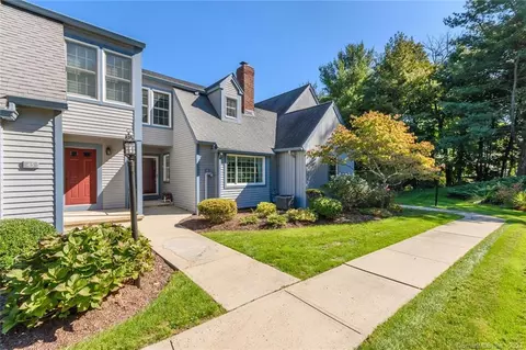 47 Blackmount Ln #47, Fairfield, CT 06825