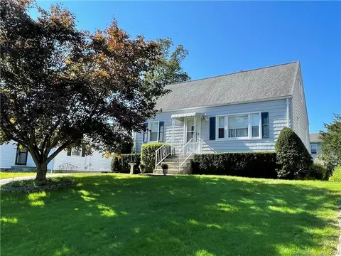 735 Hart St, Bridgeport, CT 06606