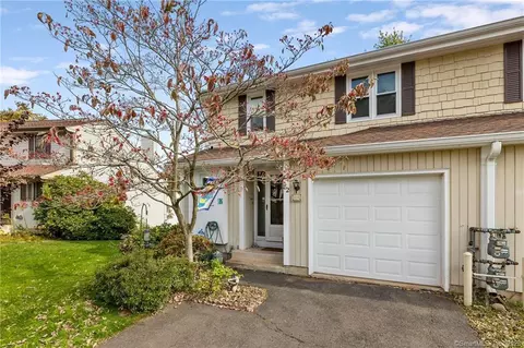82 Schoolhouse Xing #82, Wethersfield, CT 06109