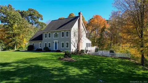 18 Knollwood Dr, Hebron, CT 06248