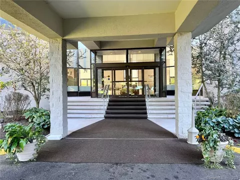 3200 Park Ave #2D2, Bridgeport, CT 06604