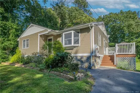 12 Dean Rd, East Lyme, CT 06333