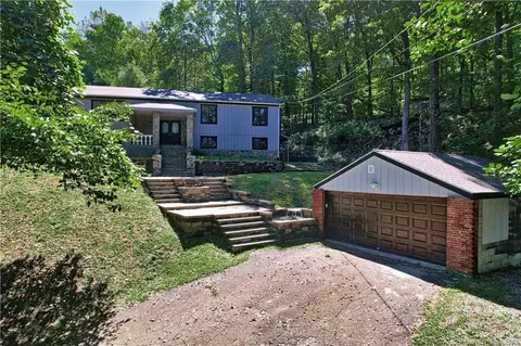 568 Chestnut Tree Hill Rd, Southbury, CT 06488