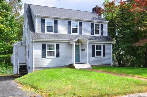 394 Quaker Ln S, West Hartford, CT 06119
