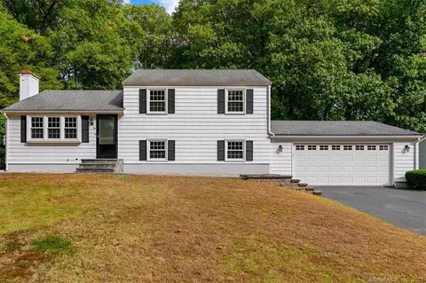 70 Knollwood Rd, Farmington, CT 06032