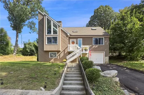 35 Twilight Ln, Brookfield, CT 06804