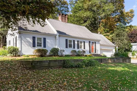 69 West Ave, Essex, CT 06426