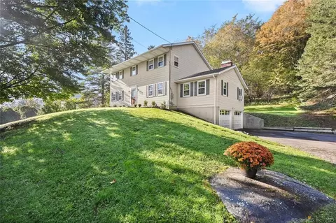 30 E Gate Rd, Danbury, CT 06811