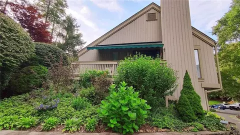 394 Heritage Vlg #B, Southbury, CT 06488