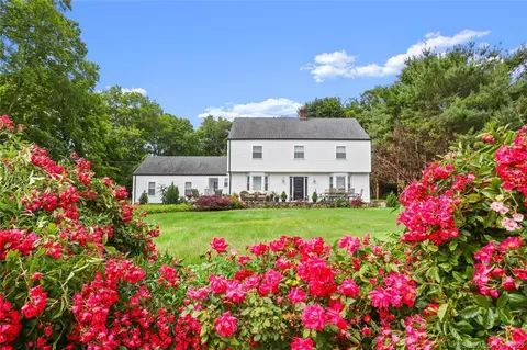 424 Church Hill Rd, Trumbull, CT 06611