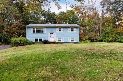 384 Warrenville Rd, Mansfield, CT 06250