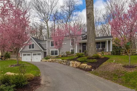 2 Valley View Rd, Brookfield, CT 06804