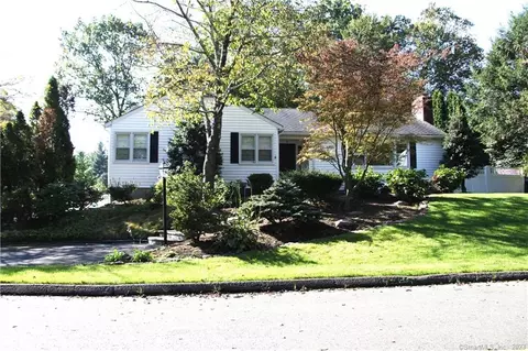 30 Skylark Rd, Greenwich, CT 06830
