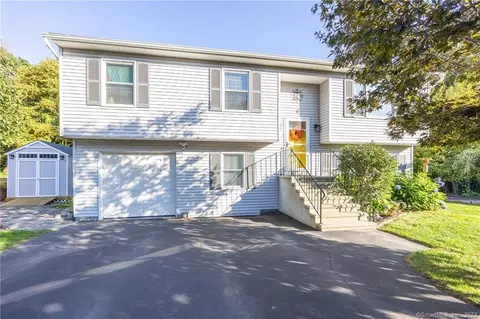 4 Mountain Laurel Dr, Waterbury, CT 06704