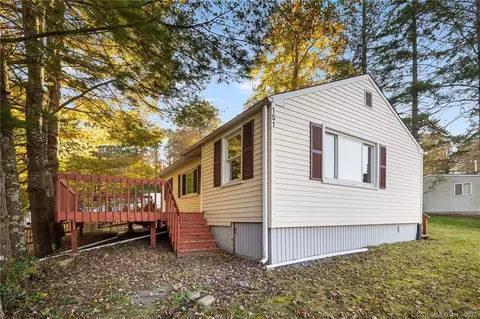151 E Wakefield Blvd, Winchester, CT 06098
