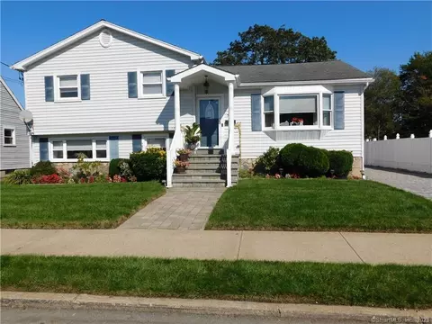 560 Amsterdam Ave, Bridgeport, CT 06606