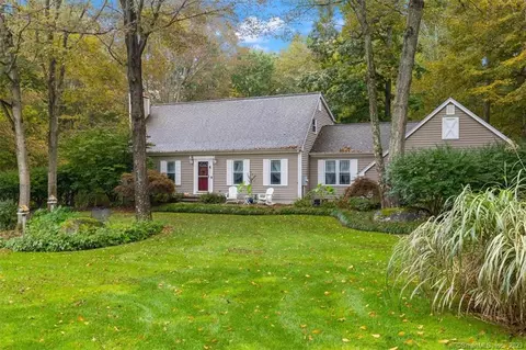 6 Michael Dr, Clinton, CT 06413