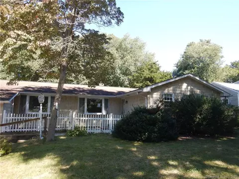 20 Partridge Ln, Clinton, CT 06413