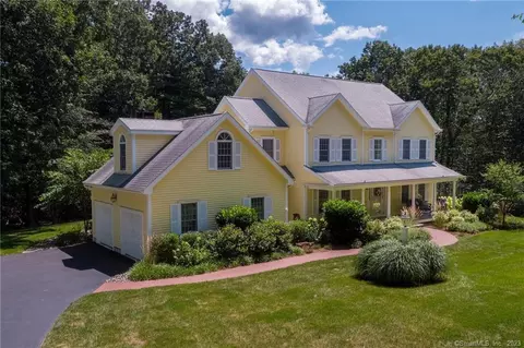 17 Kachina Way, Madison, CT 06443