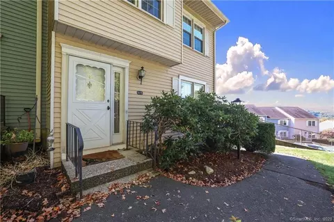 55 Mill Plain Rd #16-5, Danbury, CT 06811