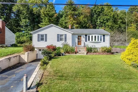 61 Ingleside Dr, Hamden, CT 06514