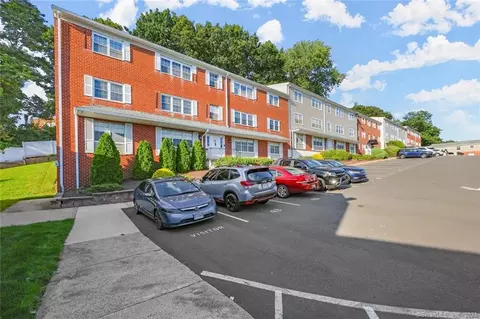 50 Greenhouse Rd #57A, Bridgeport, CT 06606