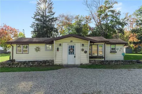19 Club Ln, Plymouth, CT 06786