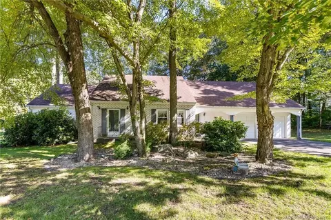 297 Knollwood Rd, Manchester, CT 06042