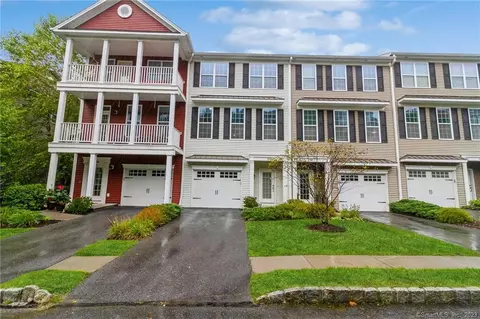 154 Warrington Round #154, Danbury, CT 06810