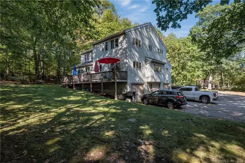 4 Walnut Hill Rd, Clinton, CT 06413