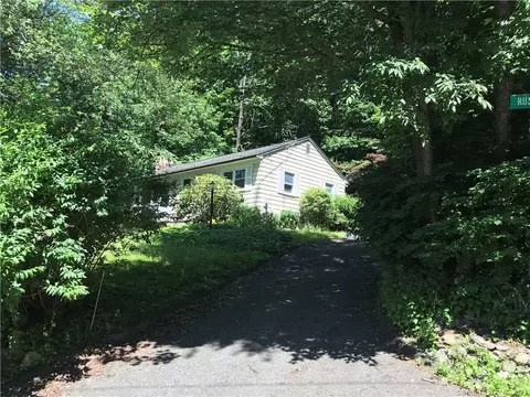 8 Rustic Rd, Ridgefield, CT 06877 photo 1