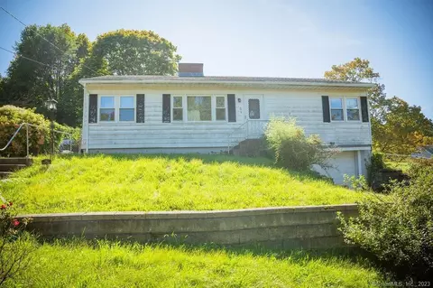 5 Brooklawn Ter, Branford, CT 06405