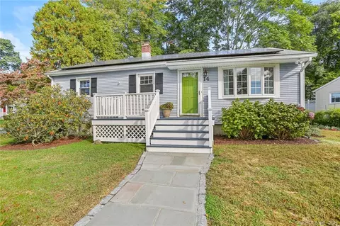 14 Greenbriar Cir, Fairfield, CT 06824