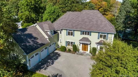 25 Red Hill Dr, Glastonbury, CT 06033