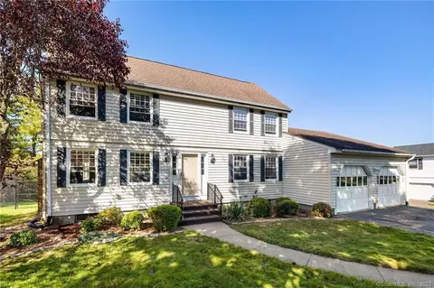 855 East St, Middletown, CT 06457