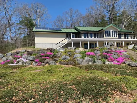 977 Voluntown Rd, Griswold, CT 06351