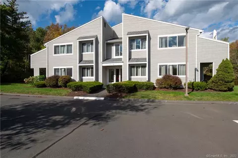 58 Hilltop Dr #58, Weatogue, CT 06089