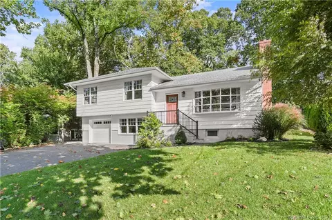 138 Brook Run Ln, Stamford, CT 06905