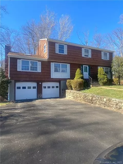 17 Lily Cir, Trumbull, CT 06611