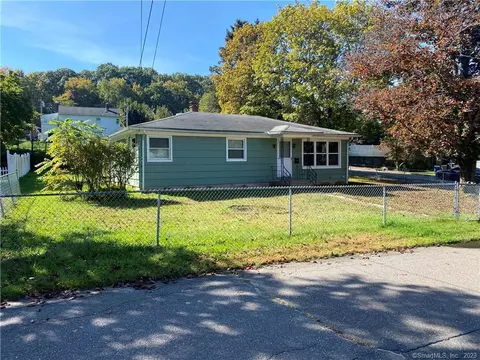 86 Dan Parker Dr, Waterbury, CT 06704