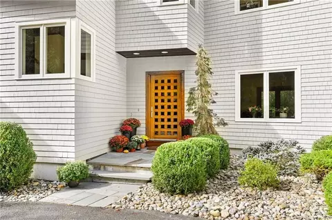 44 Umpawaug Rd, Redding, CT 06896