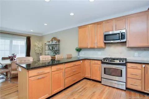 33 Moore St #2, Stamford, CT 06902