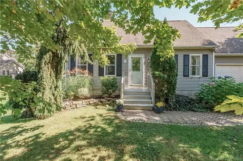 59 1st Ave, Enfield, CT 06082
