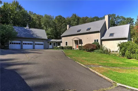 9 Cricklewood Rd, Redding, CT 06896